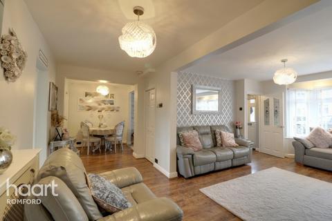 11 Ramsden Drive, Collier Row, Romford, RM5 2NJ