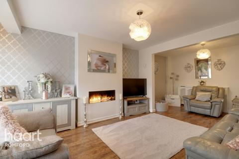 11 Ramsden Drive, Collier Row, Romford, RM5 2NJ