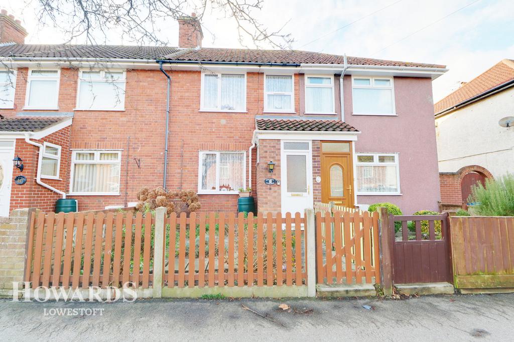 Somerton Avenue, Lowestoft 3 bed terraced house £160,000