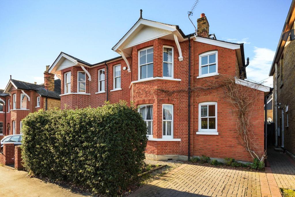 Winchester Road, WaltonOnThames, KT12 5 bed semidetached house £