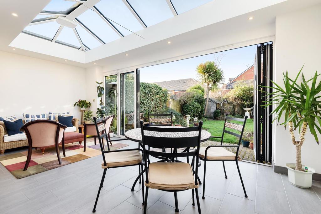 Winchester Road, WaltonOnThames, KT12 5 bed semidetached house £