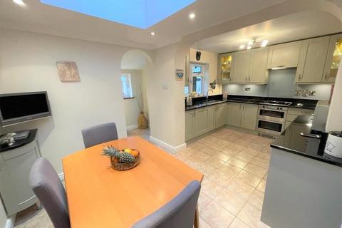14 Beyon Drive, Cam, Dursley, GL11 5JW