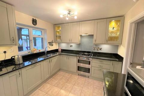 14 Beyon Drive, Cam, Dursley, GL11 5JW