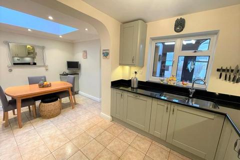 14 Beyon Drive, Cam, Dursley, GL11 5JW