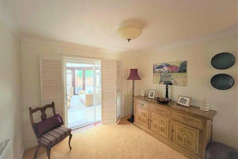 14 Beyon Drive, Cam, Dursley, GL11 5JW