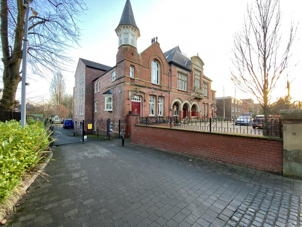 Heaton Moor Road, Heaton Moor, Stockport, SK4 2 bed flat £180,000