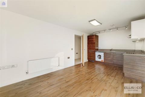 2 bedroom apartment to rent, The Green, Southall, UB2