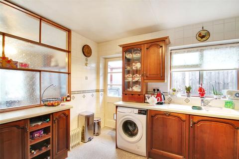 16 Foxwood Way, Longfield, DA3 7LD