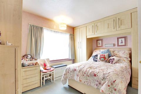 16 Foxwood Way, Longfield, DA3 7LD