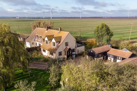 4, East Wick Cottages Marshes, Burnham-on-crouch, CM0 8NF