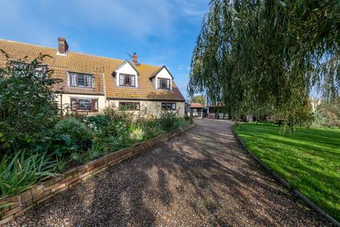4, East Wick Cottages Marshes, Burnham-on-crouch, CM0 8NF
