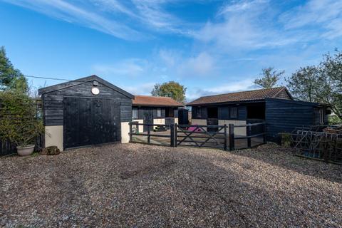 4, East Wick Cottages Marshes, Burnham-on-crouch, CM0 8NF