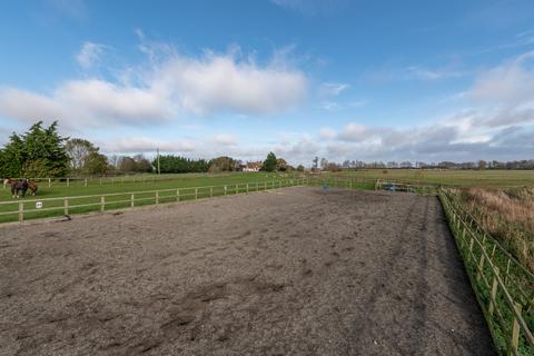 4, East Wick Cottages Marshes, Burnham-on-crouch, CM0 8NF
