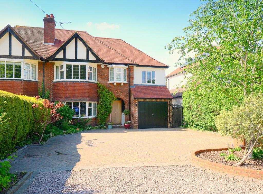East Lane, West Horsley, KT24 5 bed semidetached house £1,225,000