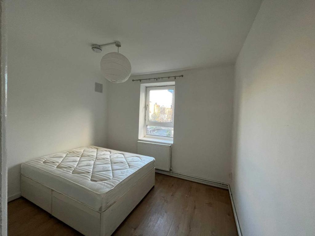 Horton House, Vauxhall, SW8 5 bed flat - £3,500 pcm (£808 pw)