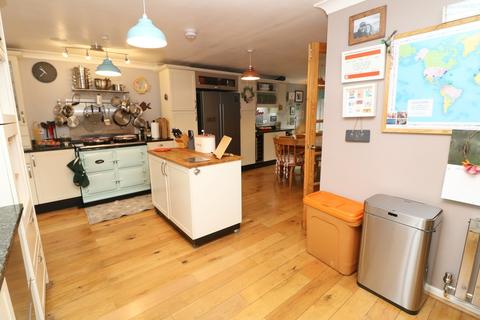 8 Hazel Drive, Hollywood, Birmingham, B47 5RJ