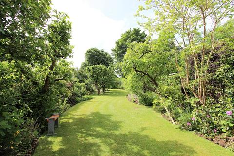 14 Chipstead Road, Banstead, SM7 2HH