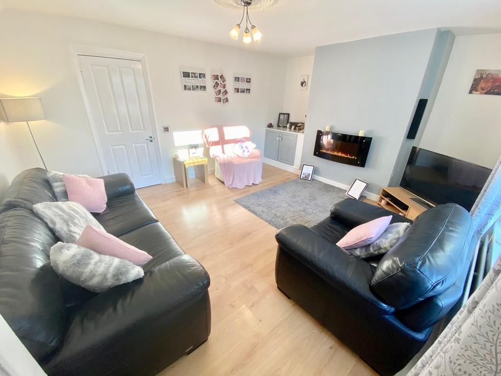 Wardle Gardens, Felling 4 bed semidetached house £150,000