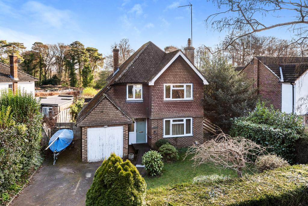 The Gateway, Woking 3 bed detached house £800,000