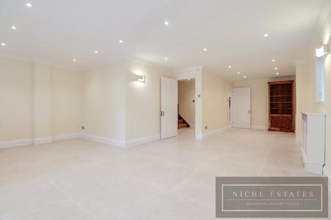 undefined, The Avenue, Finchley Central, London, N3