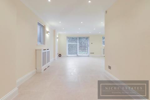 undefined, The Avenue, Finchley Central, London, N3