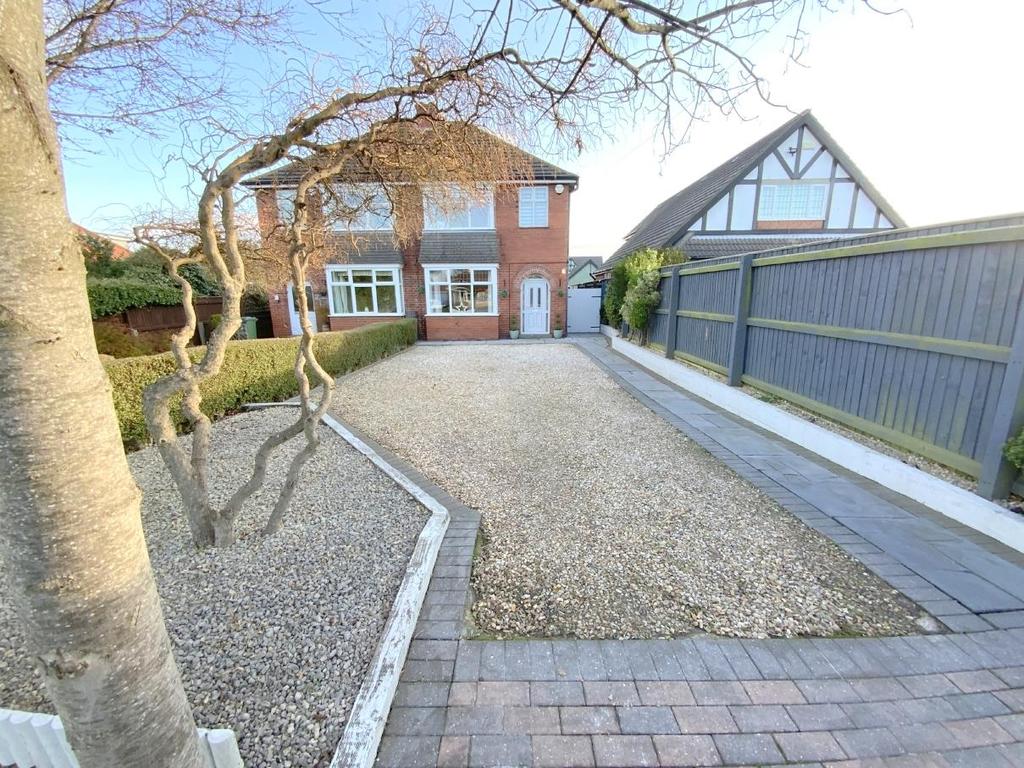 Church Avenue, Humberston 3 bed semidetached house £280,000