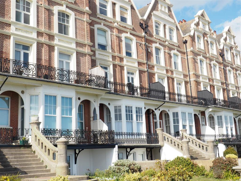 Knole Road, BexhillOnSea 2 bed flat £1,300 pcm (£300 pw)