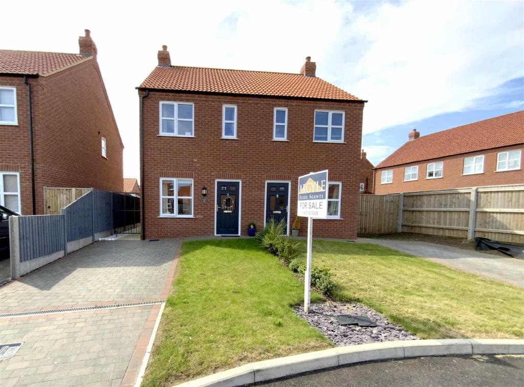 Runway Lane, Holton Le Clay 2 bed semidetached house £42,500