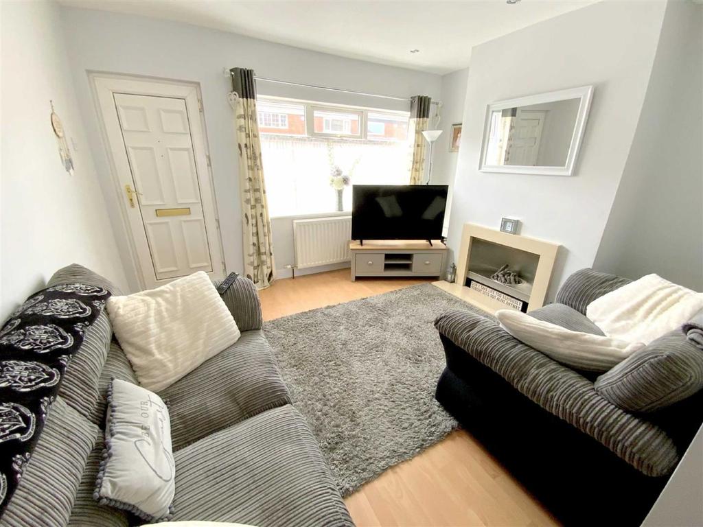 Kathleen Grove, Grimsby 2 bed terraced house £110,000