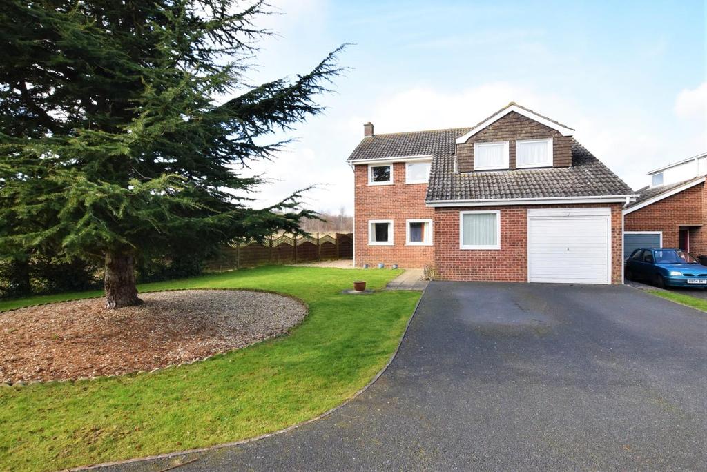 Don Close, Oakham 4 bed detached house £430,000