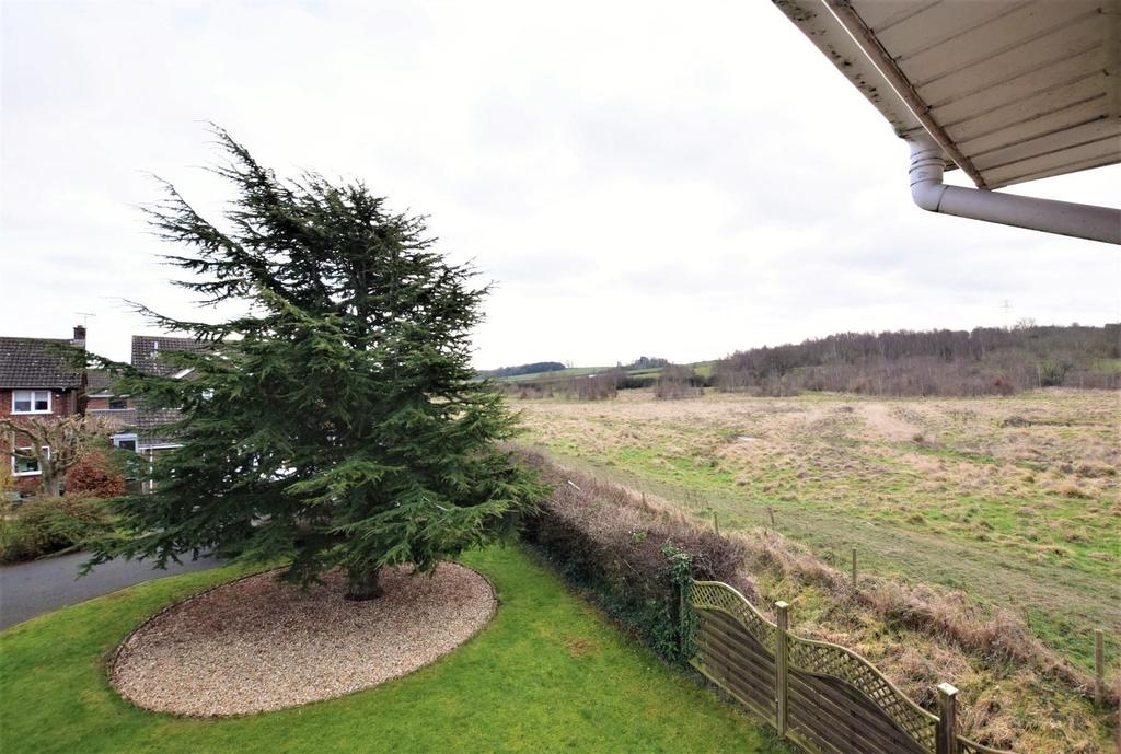 Don Close, Oakham 4 bed detached house £430,000