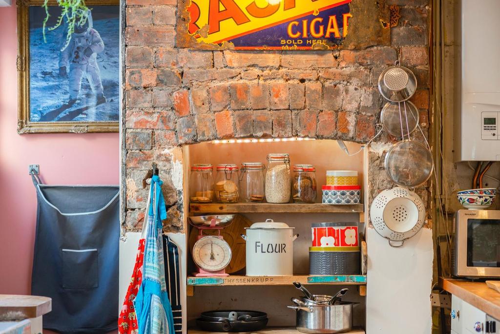 DAORDERFLA80 - Kitchen A.jpg