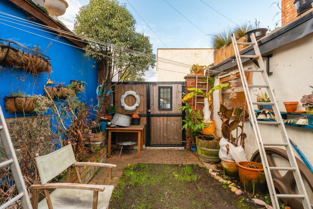 DAORDERFLA80 - Garden C.jpg