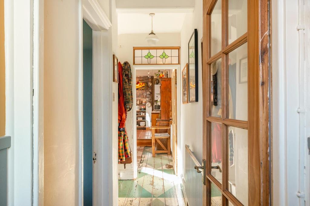 DAORDERFLA80 - Hallway B.jpg
