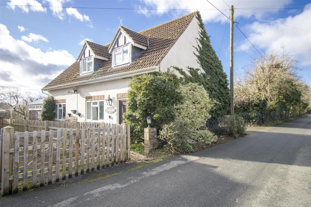 Naas Lane, Quedgeley 3 bed detached house for sale £375,000