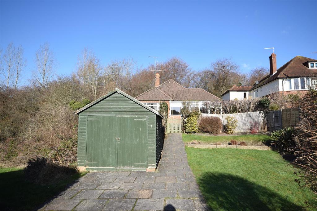 Hazell Road, Farnham 3 bed detached bungalow £545,000