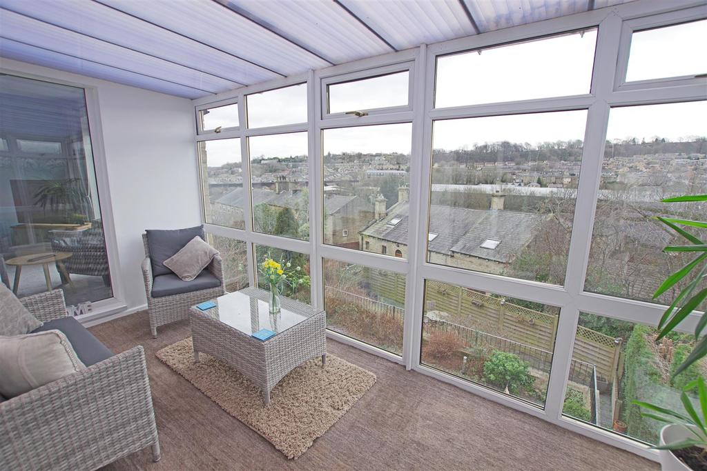 High Meadows, Greetland 5 bed house £325,000