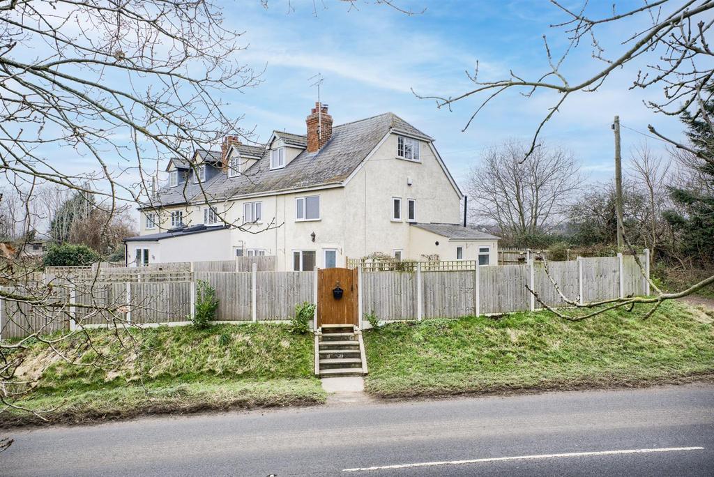 Station Road, Eckington, Pershore 3 bed end of terrace house £230,000