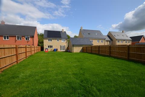 37 Vulcan View, Bicester, OX26 4AD