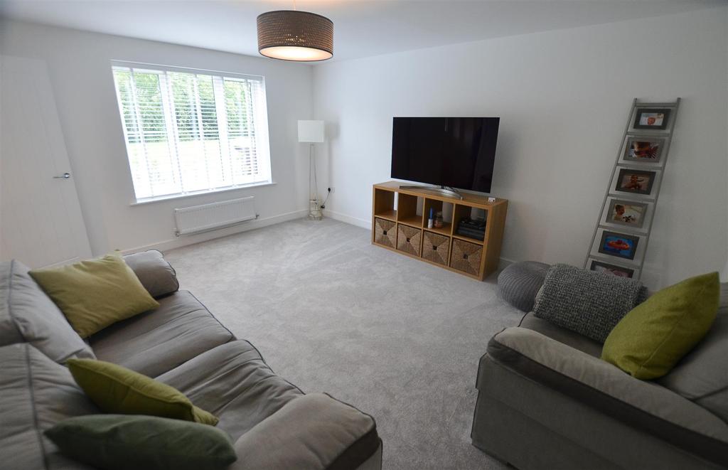 Living Room 2.jpg