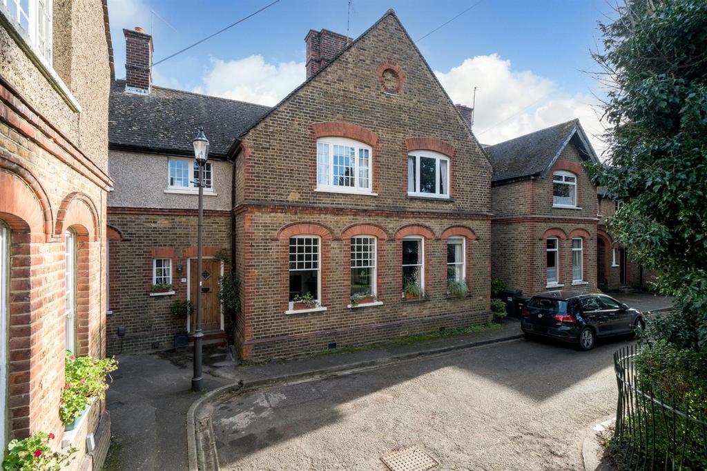 Dickinson Square, Croxley Green... 3 bed cottage £675,000