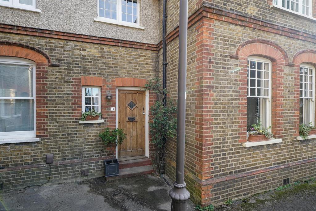 Dickinson Square, Croxley Green... 3 bed cottage £675,000