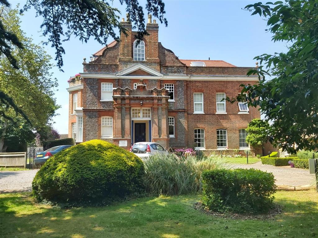 Rosehill House, Peppard Road Emmer Green, Reading 1 bed apartment £