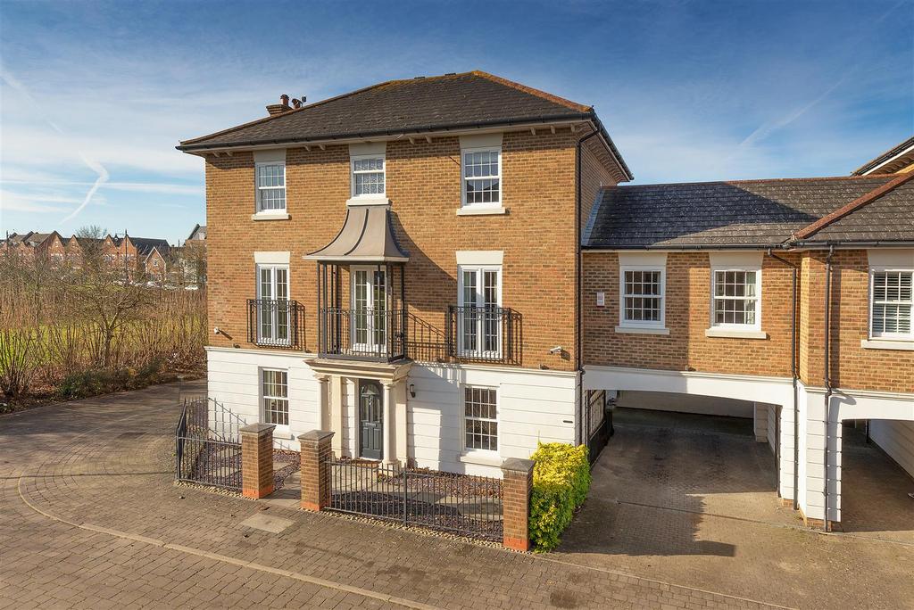 Maypole Drive, Kings Hill, ME19 4BP 6 bed detached house £995,000