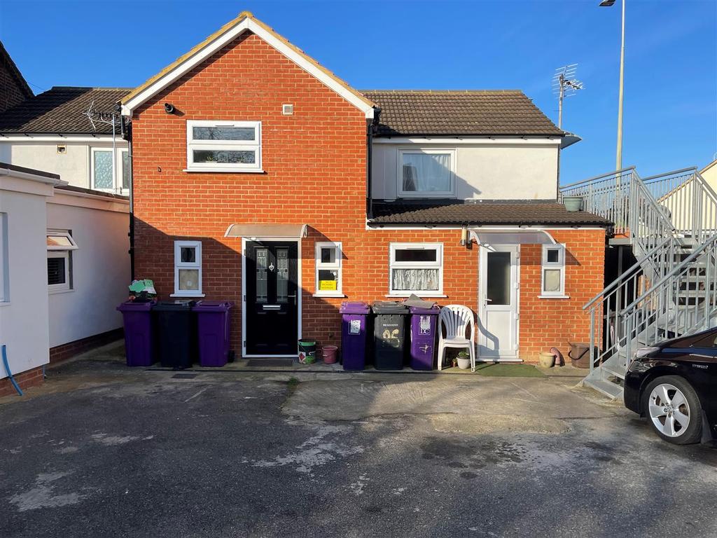 Cambridge road, Hitchin 5 bed detached house £475,000