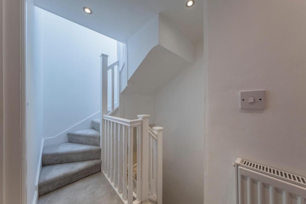 2 Greysfield Mews-020.JPG