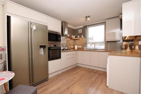 12 Chanter Court, Exeter, EX2 6NH
