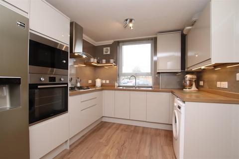 12 Chanter Court, Exeter, EX2 6NH