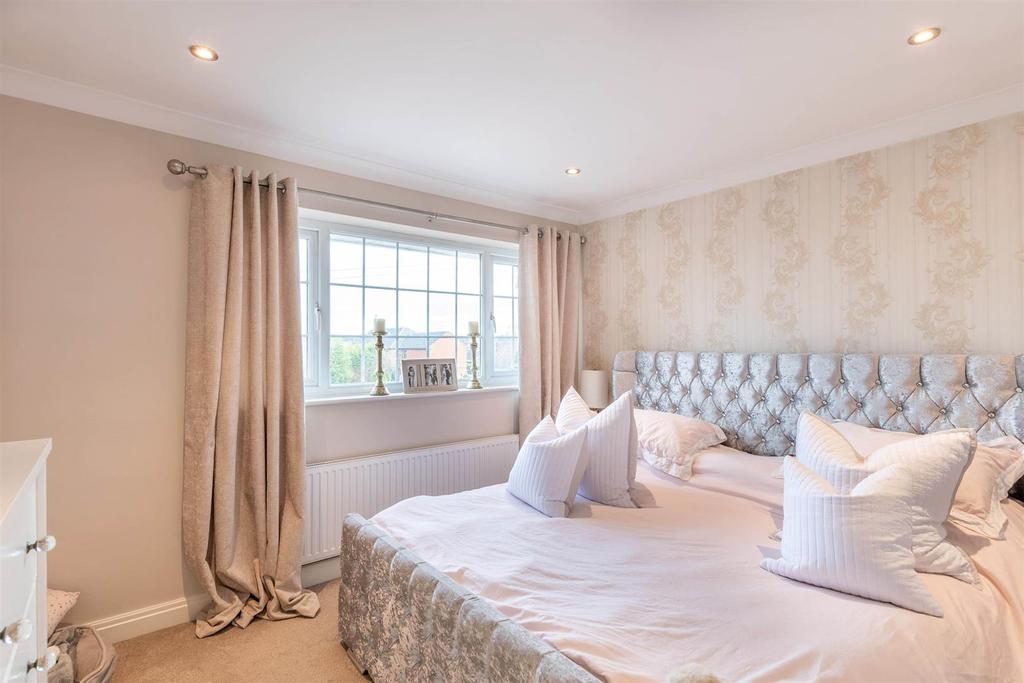 Bedroom 1.jpg
