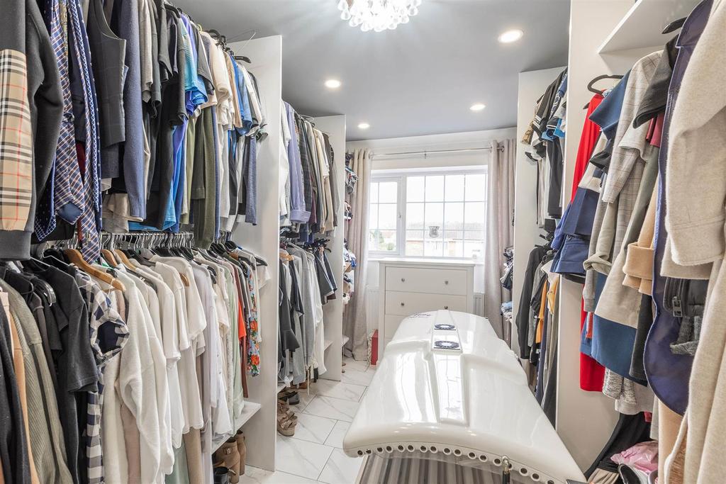Bed 4 dressing room.jpg